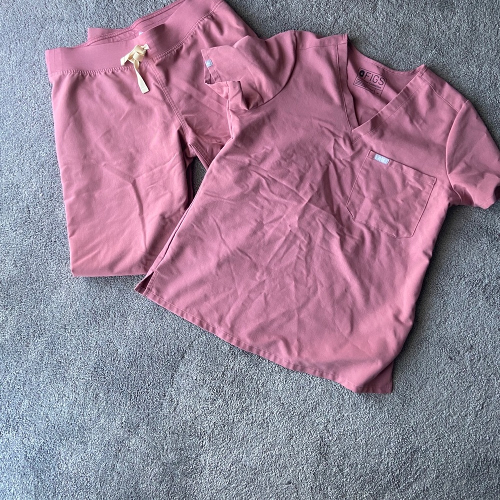 Figs mauve scrub set